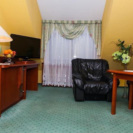 Hotel Rebajlo Piła Esterno foto