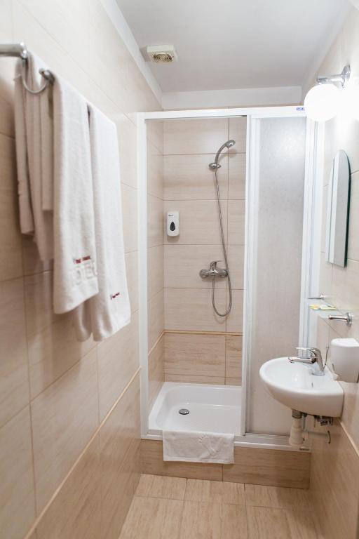 Hotel Rebajlo Piła Esterno foto